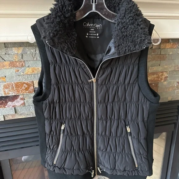 Calvin Klein vest with fur collar - Picture 1 of 5